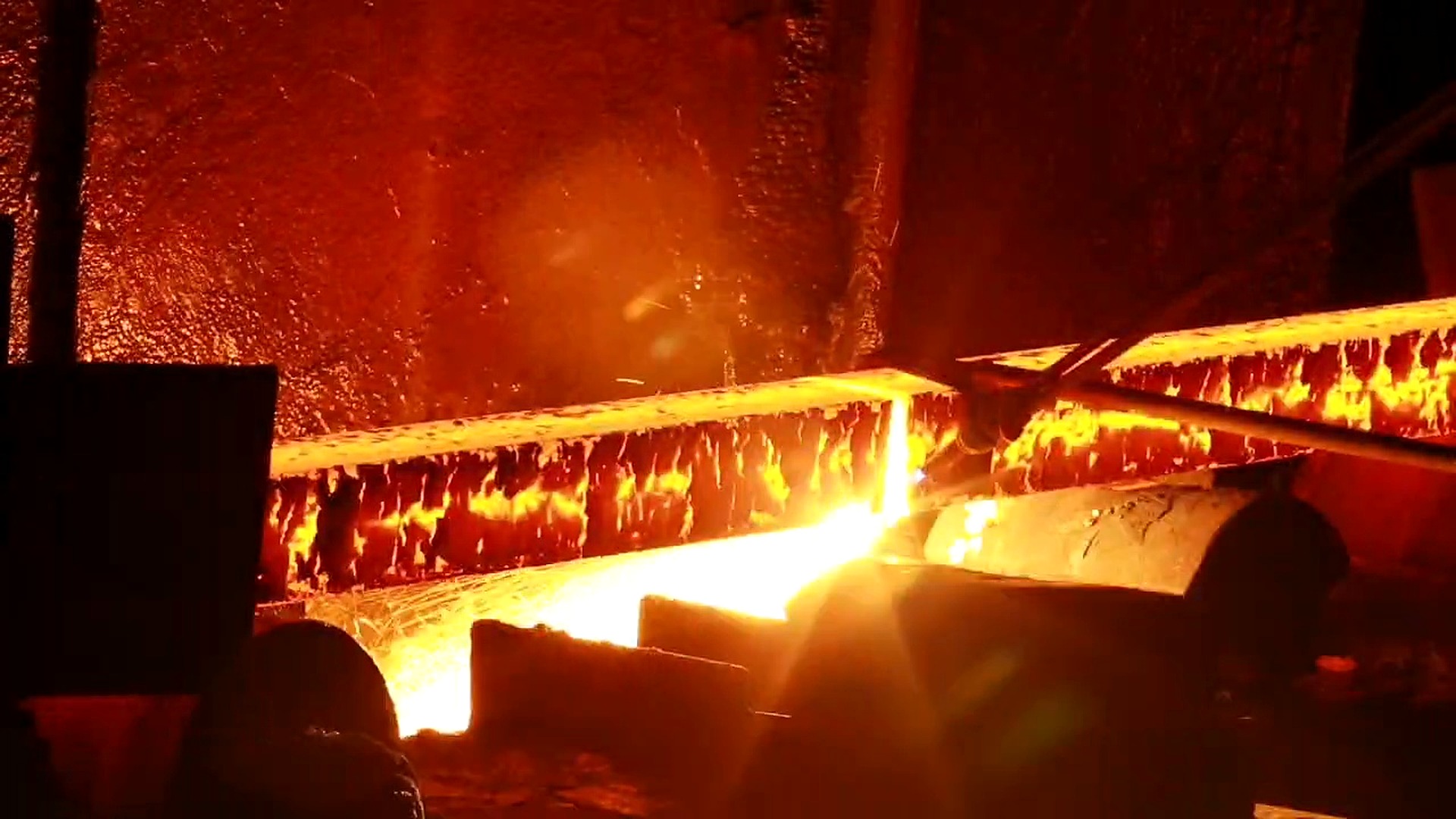 Hot steel casting and billet production